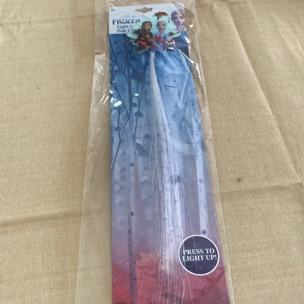 #13 -Disney Frozen II Light Up Hair Clip (AO)